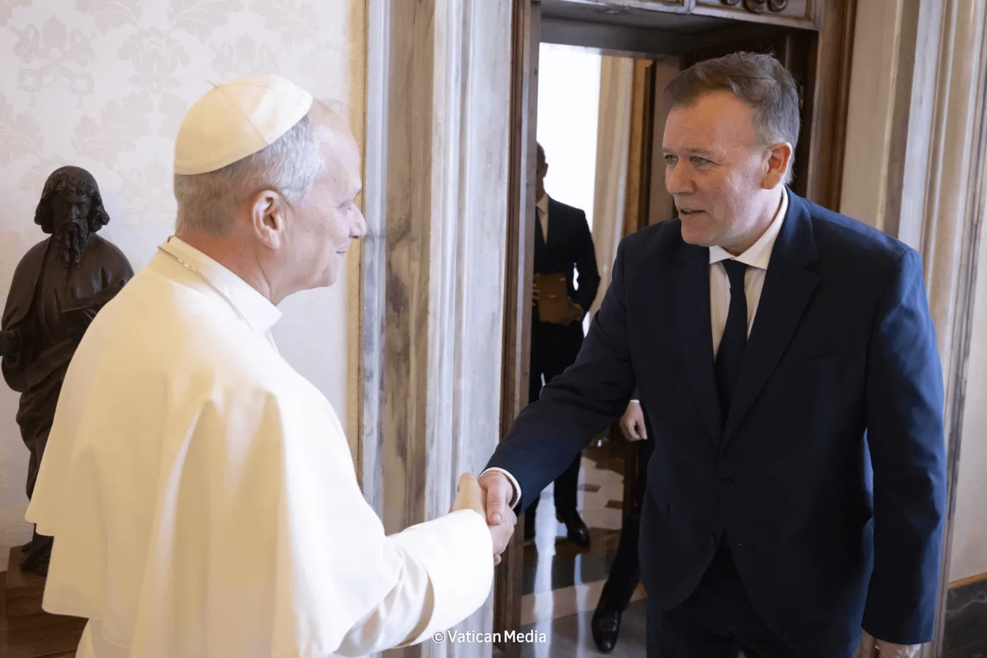 Pope Leo XIV and the energy-sector leaders gathered in the audience hall. © Vatican Media